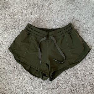 Lululemon Hotty Hot Shorts size 2 Green khaki